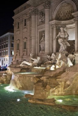 Roma 'daki Trevi çeşmesi.