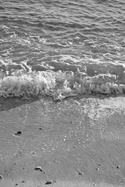 Vague Sur Sable Noir Blanc — Photo