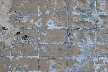 Çizikler ve çatlaklar ile duvar parçası. Zemin, duvar kağıdı, kopya alanı ile banner için fütüristik boyalı tuğla duvar.