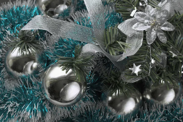 Різдвяні Прикраси Кулі Сріблястому Кольорі Бірюзова Мішура Свято Новий Рік — стокове фото
