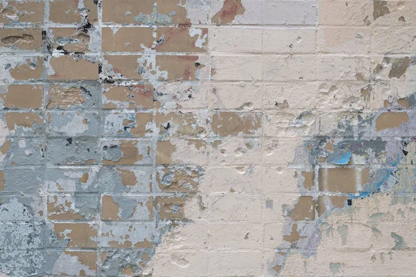 Eski boya ve sıva peeling lekeleri ile tuğla duvar. Arka plan, nadir doku