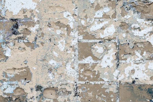 斑点や亀裂でモダンな未来的な塗られたレンガの壁 — ストック写真