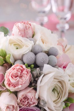 Gelinin buketi. Klasik tonlu resim. Hafif arkaplan