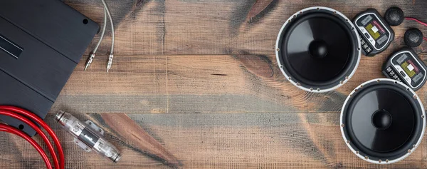 Araba sesi, araba hoparlörleri ve aksesuarları. Üst Manzara. Pankart