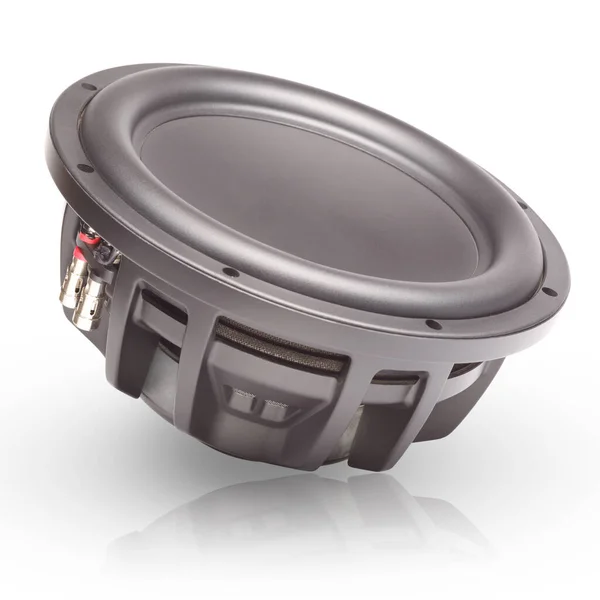 Araba subwoofer. İzole edilmiş beyaz arkaplan.