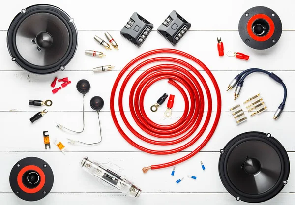 Araba sesi, araba hoparlörleri, subwoofer ve aksesuarlar. Üst görünüm