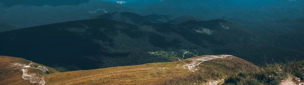 Vale da montanha. Paisagem natural de verão. Fundo da bandeira . — Fotografia de Stock