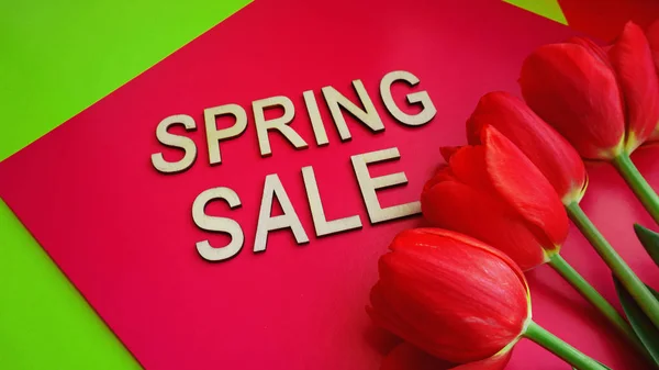 Banner de venta de primavera con tulipanes rosados — Foto de Stock