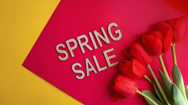 Lente verkoop banner met roze tulpen — Stockfoto