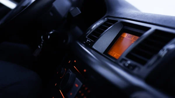 Tasten für Radio, Armaturenbrett, Klimaanlage im Auto aus nächster Nähe — Stockfoto