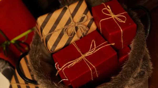 クリスマスの装飾ハッピーホリデーお正月の贈り物 — ストック写真