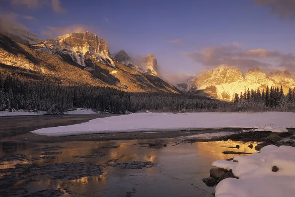 Pico Chino Monte Rundle Luz Del Sol Parque Nacional Banff — Foto de Stock