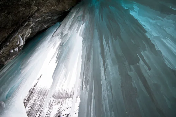 Vista Baixo Ângulo Parede Gelo Para Escalada Banff National Park — Fotografia de Stock