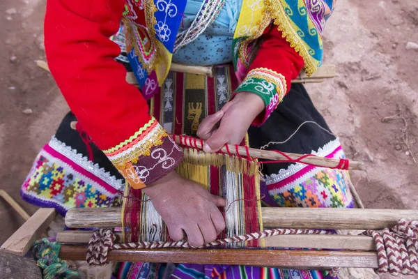 Close Mulher Local Realizando Tecelagem Tradicional Pisac Peru — Fotografia de Stock