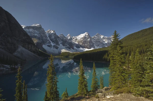 Jeziora Morenowe Góry Reflection Dolinę Dziesięciu Szczytów Parku Narodowym Banff — Zdjęcie stockowe