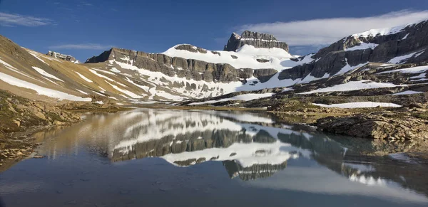 Montanhas Refletindo Brazeau Lake Upper Brazeau Valley Jasper National Park — Fotografia de Stock