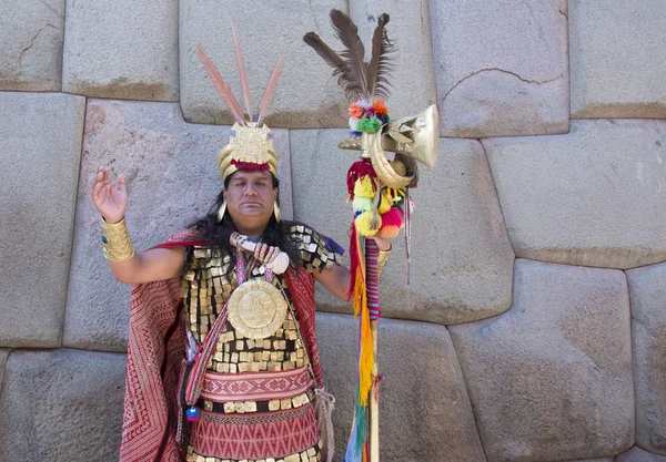 Lokalnych Aktor Strojach Tradycyjnych Kapłana Cuzco Peru — Zdjęcie stockowe