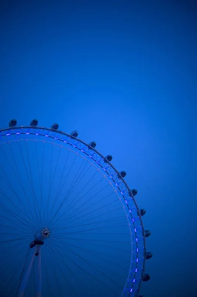 London Eye Del Natten Mot Blå Himmel — Stockfoto