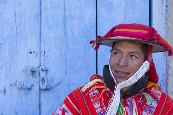Lokala Mannen Traditionella Kläder Gatan Byn Ollantaytambo Peru — Stockfoto