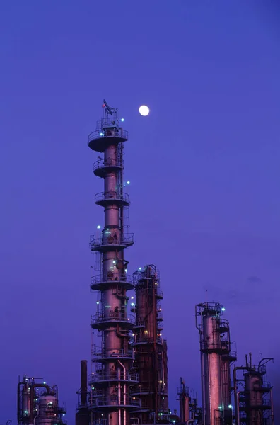 Pila Humo Atardecer Con Luna Más Allá Columbia Británica Canadá — Foto de Stock