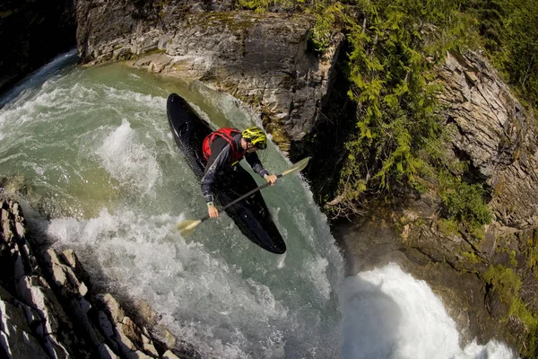 Kayakiste Masculin Aux Chutes Sutherland Revelstoke Colombie Britannique Canada — Photo