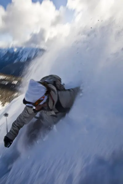 Maschio Sciatore Taglio Polvere Girare Montagne Kicking Horse Resort Columbia — Foto Stock