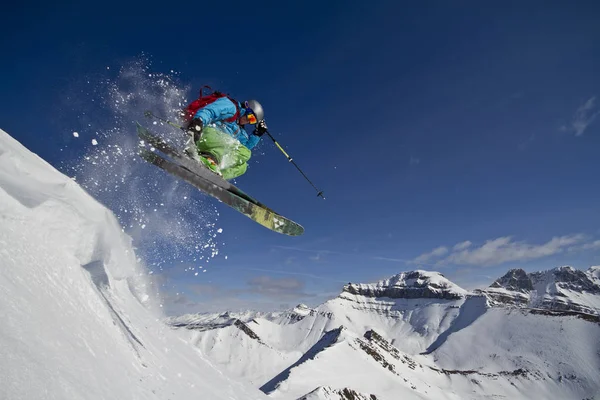 Homem Esquiador Apanhar Lago Louise Ski Resort Alberta Canadá — Fotografia de Stock