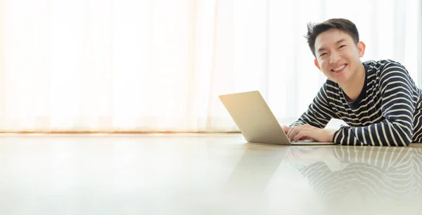 Felicidad Asiático Inteligente Sonrisa Masculina Con Confianza Alegre Trabajo Con —  Fotos de Stock