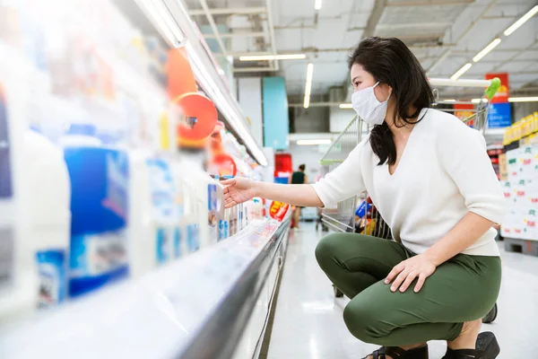 Normális Után Covid Járvány Fiatal Okos Ázsiai Vásárlás Életmód Szupermarketben — Stock Fotó