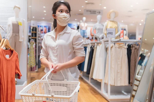 Novo Normal Após Epidemia Covid Yound Asiático Feminino Desgaste Máscara — Fotografia de Stock