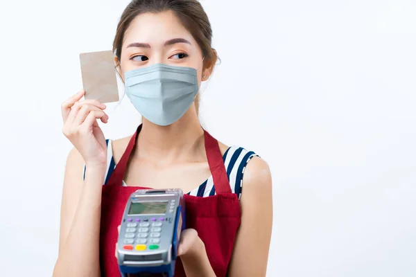 Pemilik Warnet Bisnis Mengenakan Apron Dan Masker Surgicak Virus Perlindungan — Stok Foto