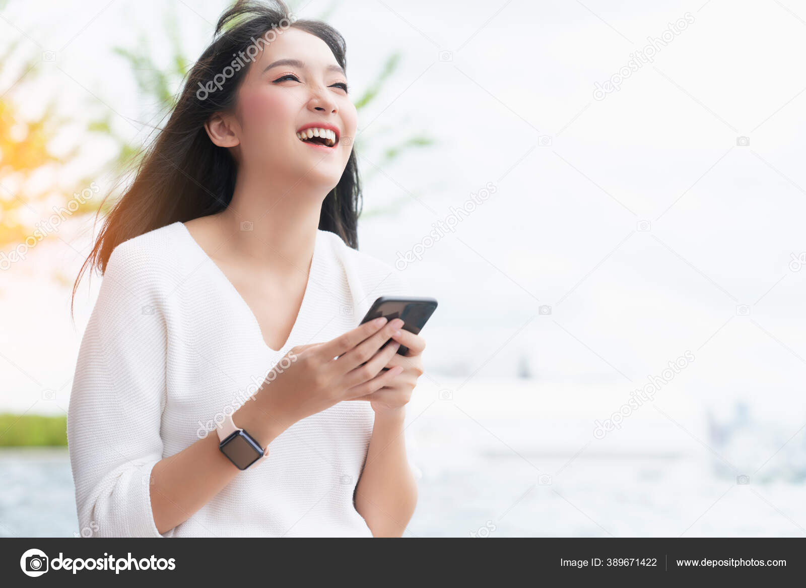 Portrat Von Attraktiven Asiatischen Langen Schwarzen Haaren Lassig Kleid Lacheln Stockfotografie Lizenzfreie Fotos C Whyframeshot 389671422 Depositphotos