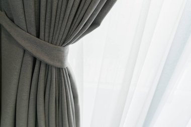 yumuşak kahverengi perde pencere yatak odasının sabah ışığı evin arka planında güzel fikirler konsepti