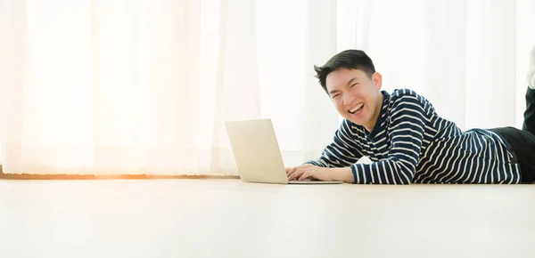 Felicidad Asiático Inteligente Sonrisa Masculina Con Confianza Alegre Trabajo Con —  Fotos de Stock