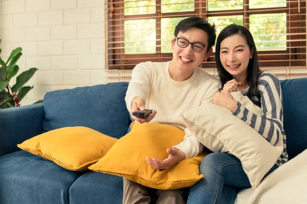 Sladký Asijské Vzít Pár Štěstí Romantiv Vychutnat Rodinný Moment Doma — Stock fotografie