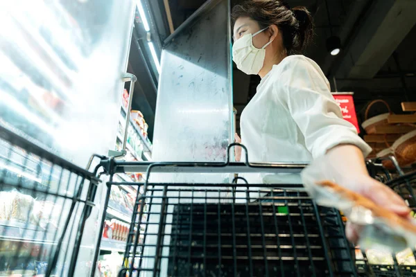 Nuevo Normal Después Covid Epidemia Joven Inteligente Asiático Compras Nuevo —  Fotos de Stock