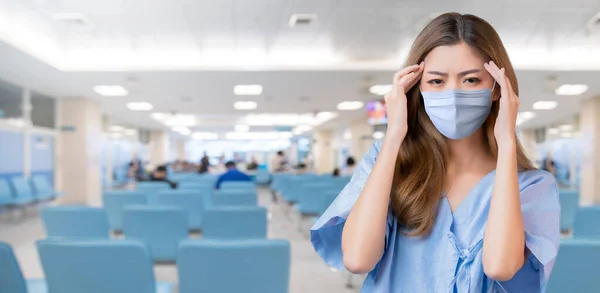 제복을 Asian 여성은 코로나 바이러스에 코로나 바이러스 Covid 환자는 치료와 — 스톡 사진