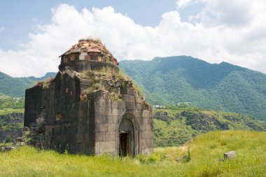Alaverdi, Ermenistan - Kayan Kalesi 'ndeki kilisenin kalıntıları. Alaetti, Lori, Ermenistan 'da ünlü bir tarihi mekan..