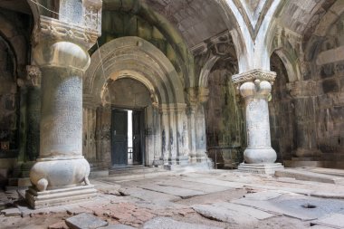 Alaverdi, Ermenistan - Sanahin köyündeki Sanahin Manastırı 'nda Sütun, Alaetti, Lori, Ermenistan. Haghpat ve Sanahin Manastırı Dünya Mirası Bölgesi 'nin bir parçasıdır..