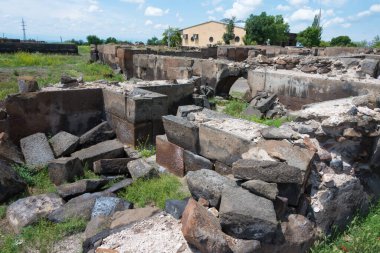 Echmiatsin, Ermenistan - Echmiatsin, Ermenistan 'daki Zvartnots Katedrali. Echmiatsin Katedrali ve Kiliseleri ile Zvartnots Arkeolojik Alanı 'nın bir parçasıdır..