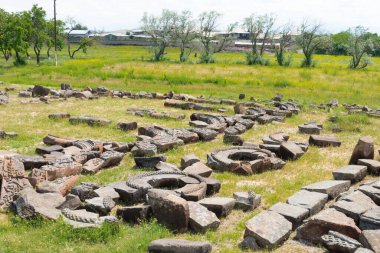 Echmiatsin, Ermenistan - Echmiatsin, Ermenistan 'daki Zvartnots Katedrali. Echmiatsin Katedrali ve Kiliseleri ile Zvartnots Arkeolojik Alanı 'nın bir parçasıdır..