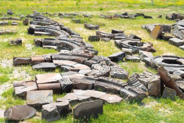 Echmiatsin, Ermenistan - Echmiatsin, Ermenistan 'daki Zvartnots Katedrali. Echmiatsin Katedrali ve Kiliseleri ile Zvartnots Arkeolojik Alanı 'nın bir parçasıdır..