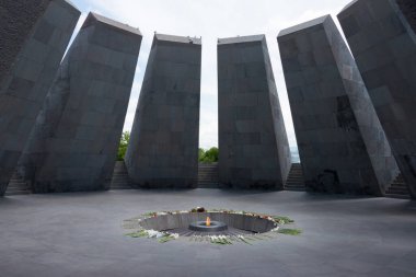 Erivan, Ermenistan - Ermeni Soykırımı Anıtı ve Ermenistan Erivan Müzesi. Ermeni Soykırımı Müzesi, Ermeni Soykırımı kurbanlarına adanmış Ermeni resmi anıtıdır.