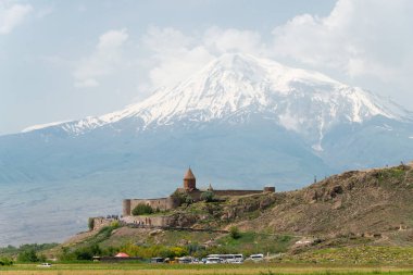 Ararat, Ermenistan - Ararat Dağı ile Khor Virap Manastırı. Lusarat, Ararat, Ermenistan 'da ünlü bir tarihi mekan.