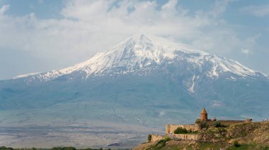 Ararat, Ermenistan - Khor Virap 'ten Ararat Dağı manzarası. Lusarat, Ararat, Ermenistan 'da ünlü bir manzara..