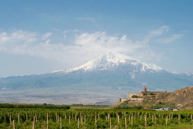 Ararat, Ermenistan - Khor Virap 'ten Ararat Dağı manzarası. Lusarat, Ararat, Ermenistan 'da ünlü bir manzara..