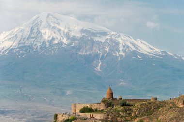 Ararat, Ermenistan - Ararat Dağı ile Khor Virap Manastırı. Lusarat, Ararat, Ermenistan 'da ünlü bir tarihi mekan.
