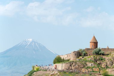 Ararat, Ermenistan - Ararat Dağı ile Khor Virap Manastırı. Lusarat, Ararat, Ermenistan 'da ünlü bir tarihi mekan.
