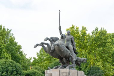 Erivan, Ermenistan - Aziz Gregory Aydınlatma Katedrali 'nde Zorlu Andranik Heykeli. Erivan, Ermenistan 'da ünlü bir turizm merkezi..