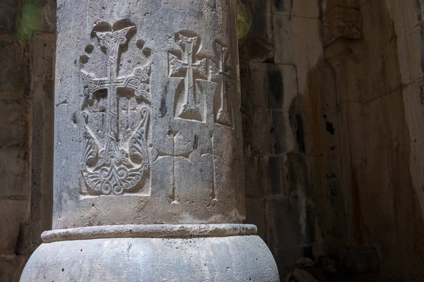 Alaverdi, Ermenistan - Sanahin köyündeki Sanahin Manastırı 'nda Sütun, Alaetti, Lori, Ermenistan. Haghpat ve Sanahin Manastırı Dünya Mirası Bölgesi 'nin bir parçasıdır..